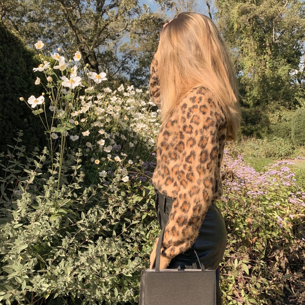 Meet your Posher, Mia